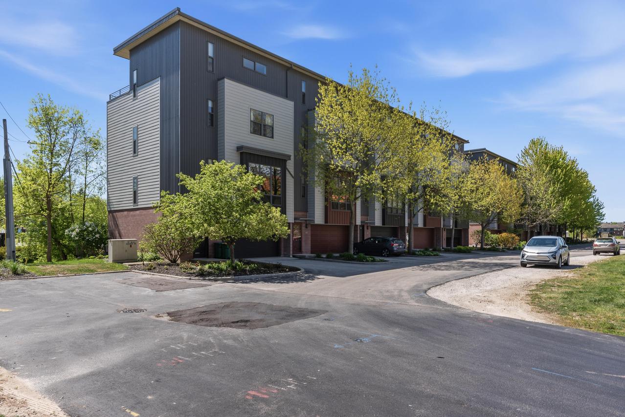 301 Mill Reserve Dr, Waukesha, WI 53188