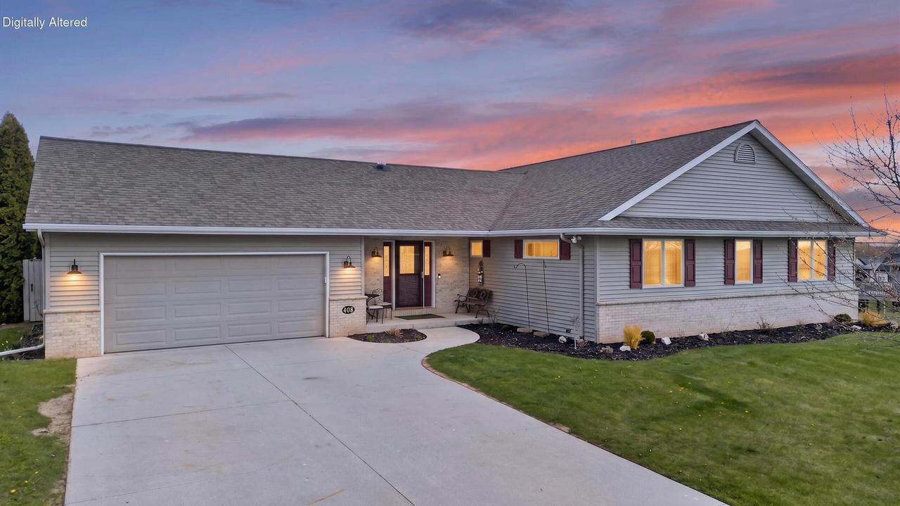 408 Michigan Ave, Oostburg, WI 53070