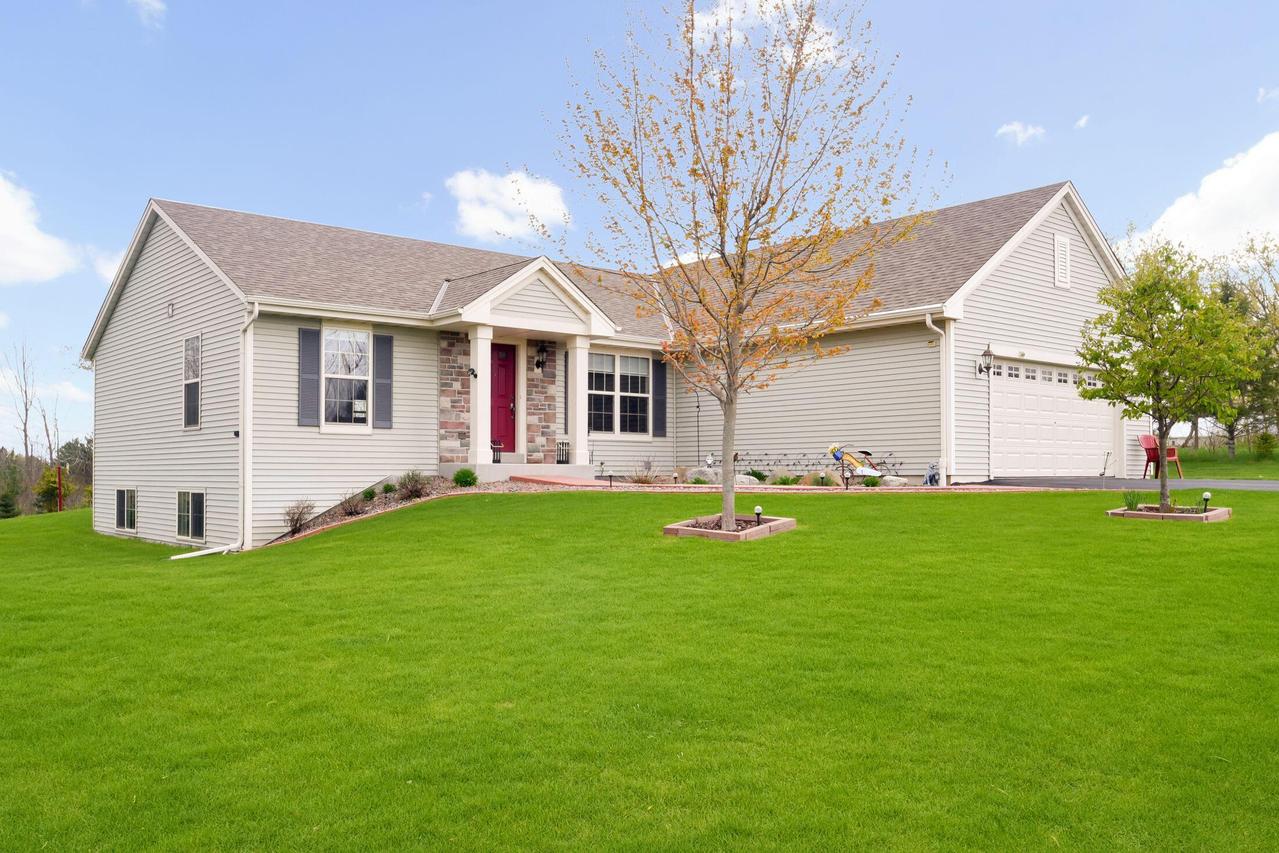 W6996 Hillside Dr, Scott, WI 53001