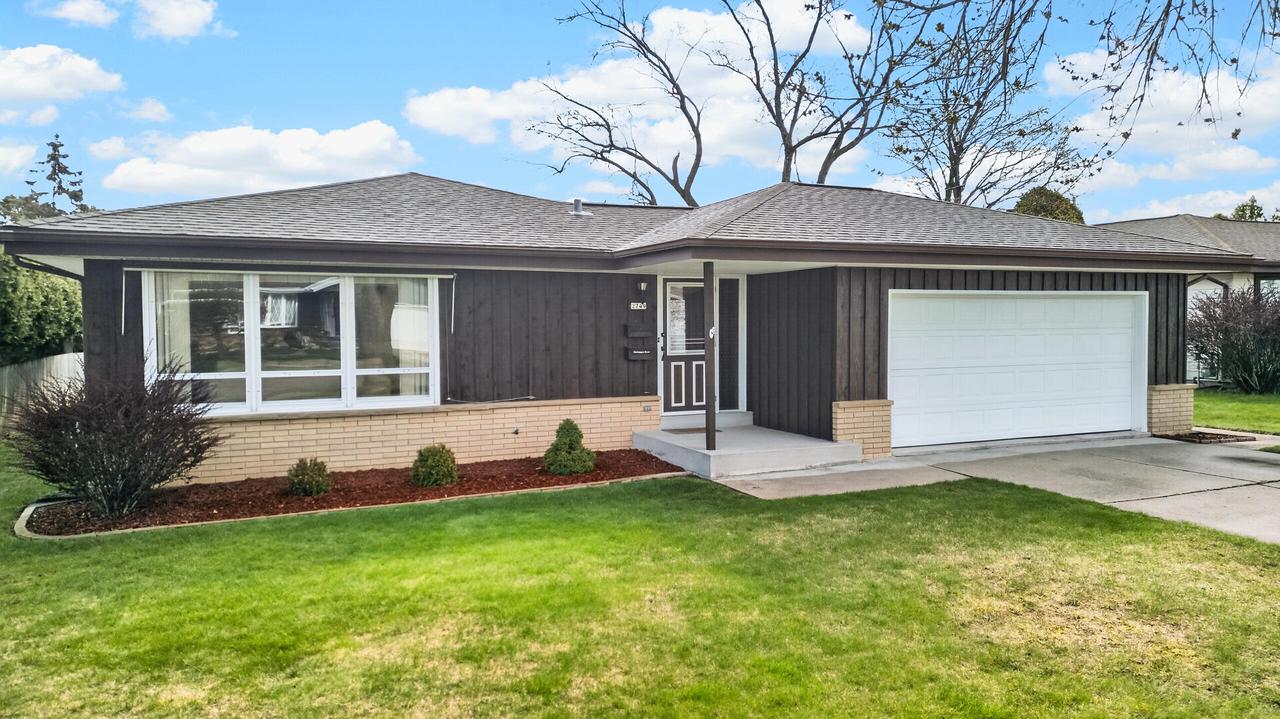2749 N 31st Pl, Sheboygan, WI 53083