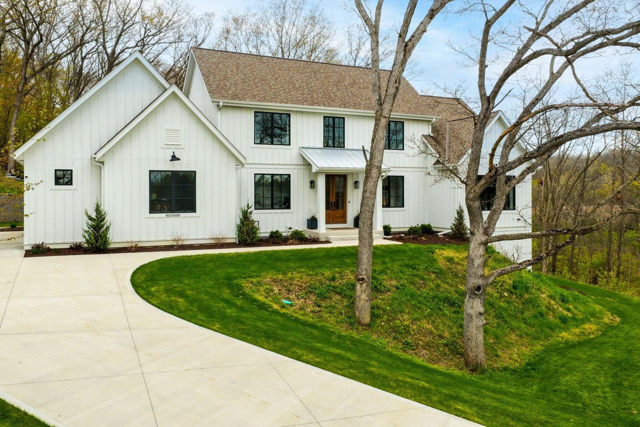 S67W20095 Benjamin Ct, Muskego, WI 53150