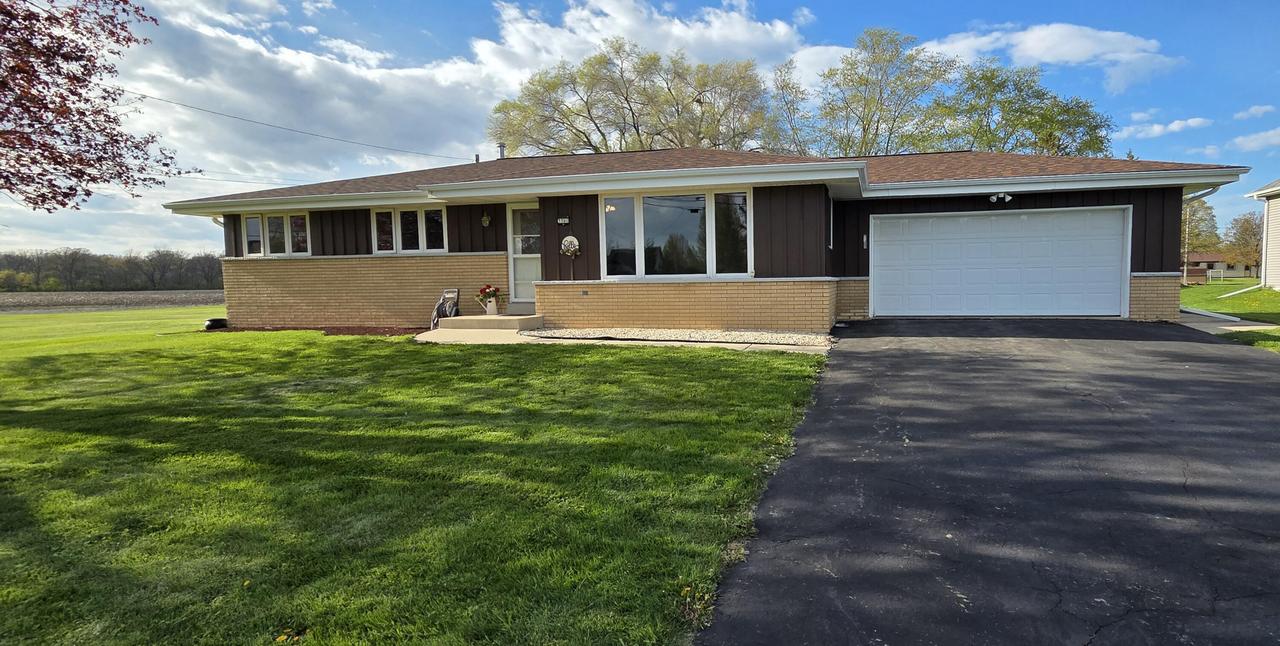 3360 E Oakwood Rd, Oak Creek, WI 53154