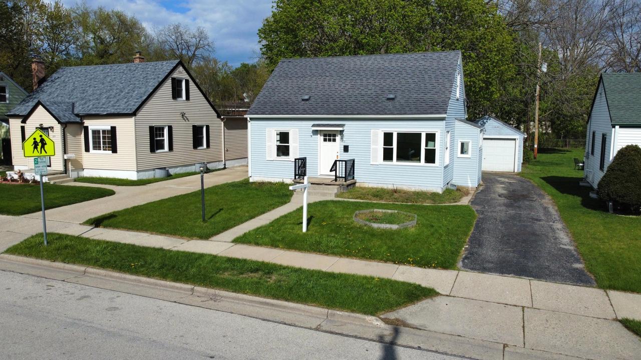 173 Walton Ave, Waukesha, WI 53186