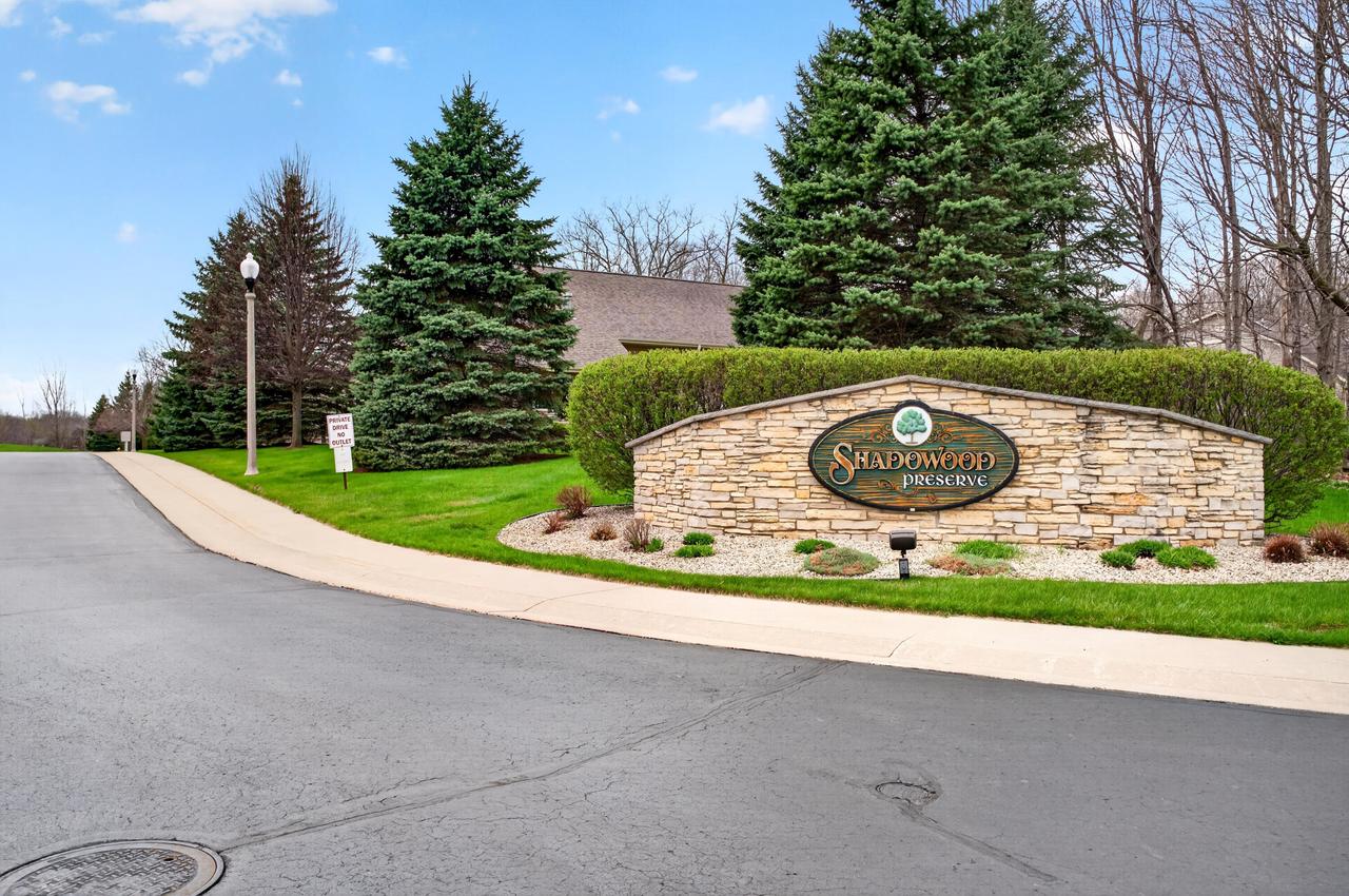 1015 Shadowood Cir #3, West Bend, WI 53095
