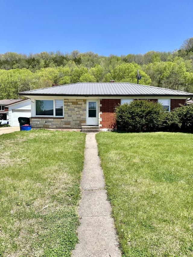 1037 Dewey St, Cassville, WI 53806