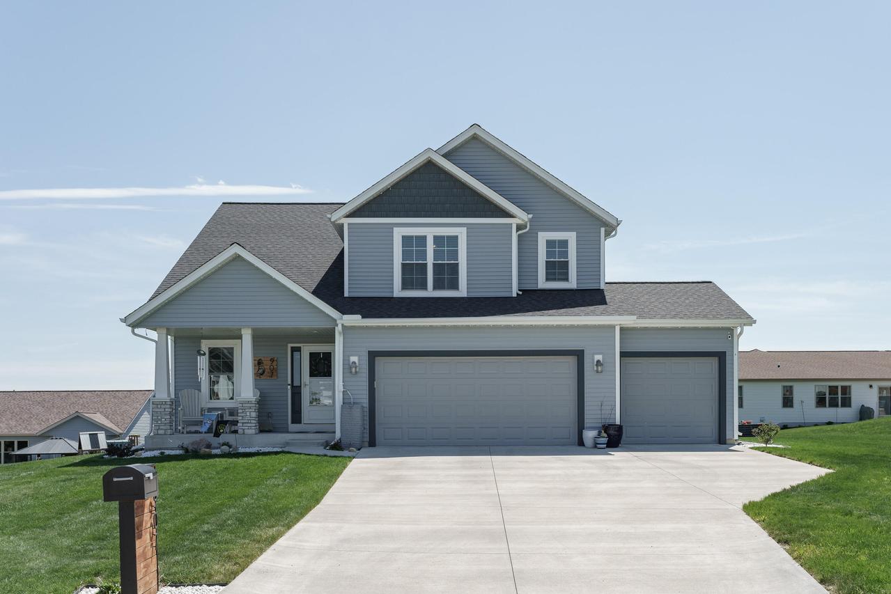 907 Ridge Ct, Watertown, WI 53094