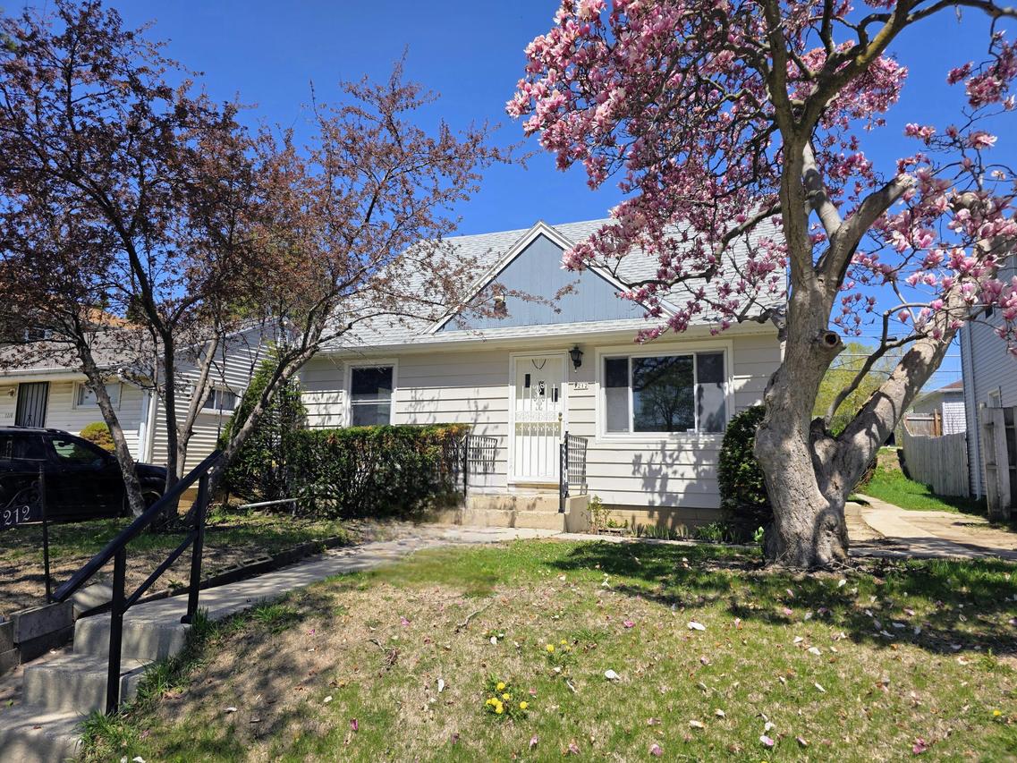 7212 W Silver Spring, Milwaukee, WI 53218