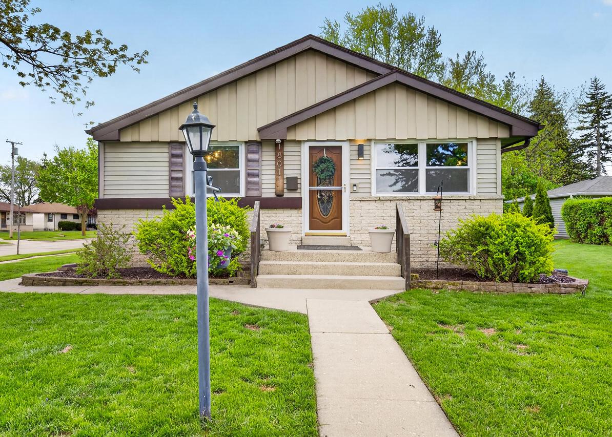 1801 W Kimberly Ave, Milwaukee, WI 53221
