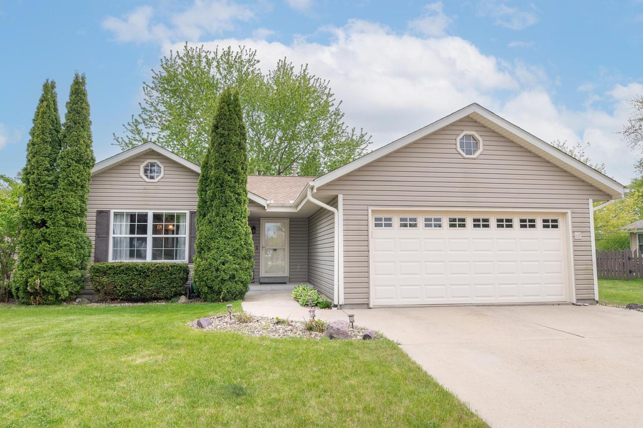 1321 E Maass Dr, Oak Creek, WI 53154