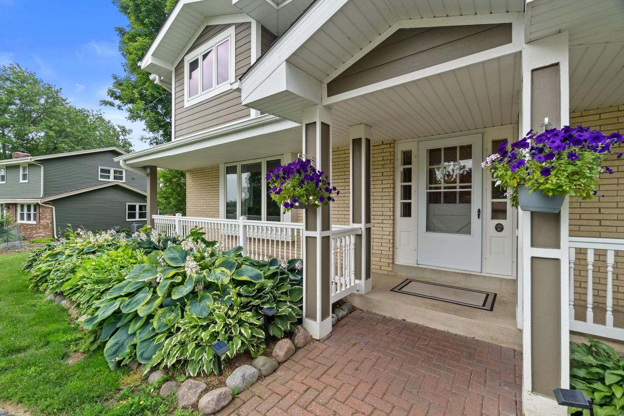 N51W35827 Hillcrest Ct, Oconomowoc, WI 53066