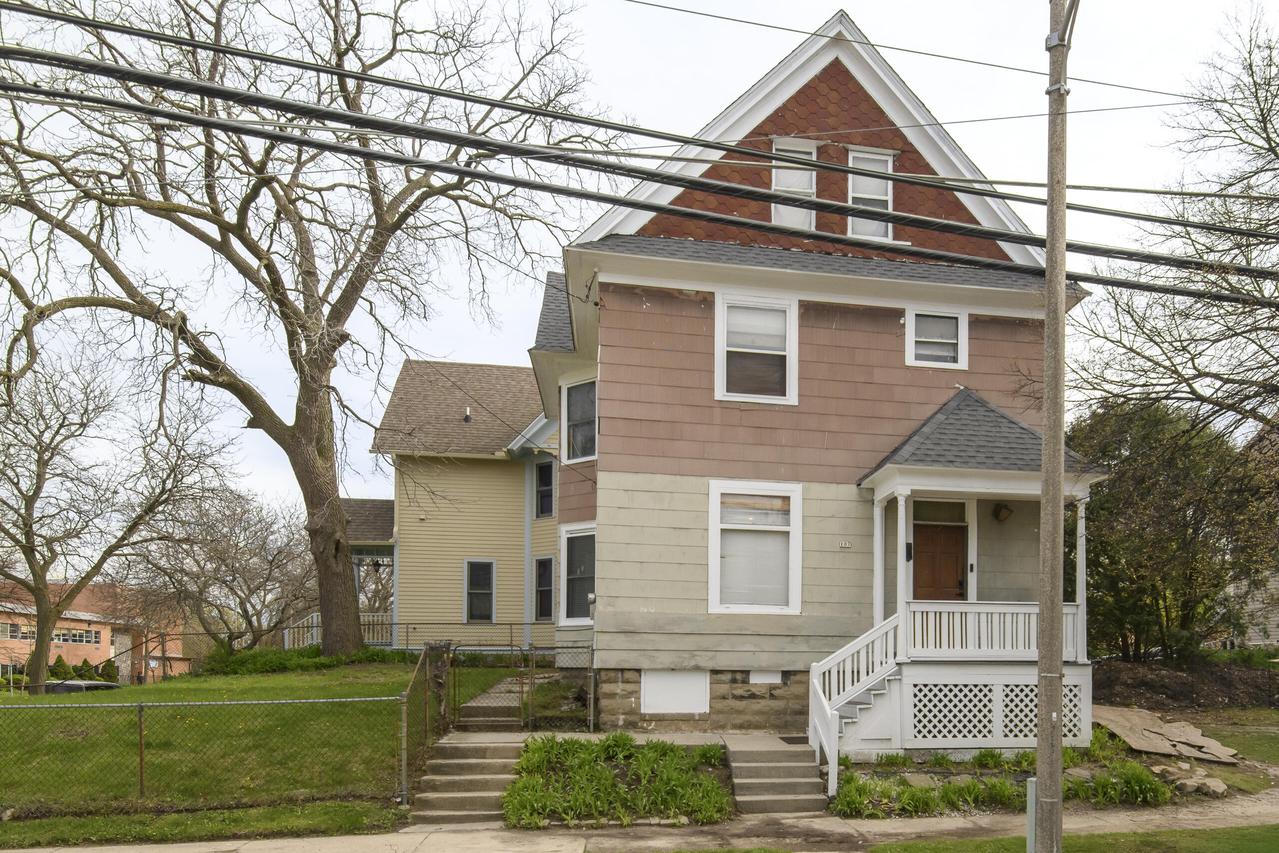 107 W Brown St, Milwaukee, WI 53212