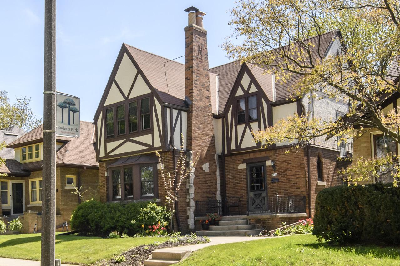 2844 N Hartung Ave, Milwaukee, WI 53210