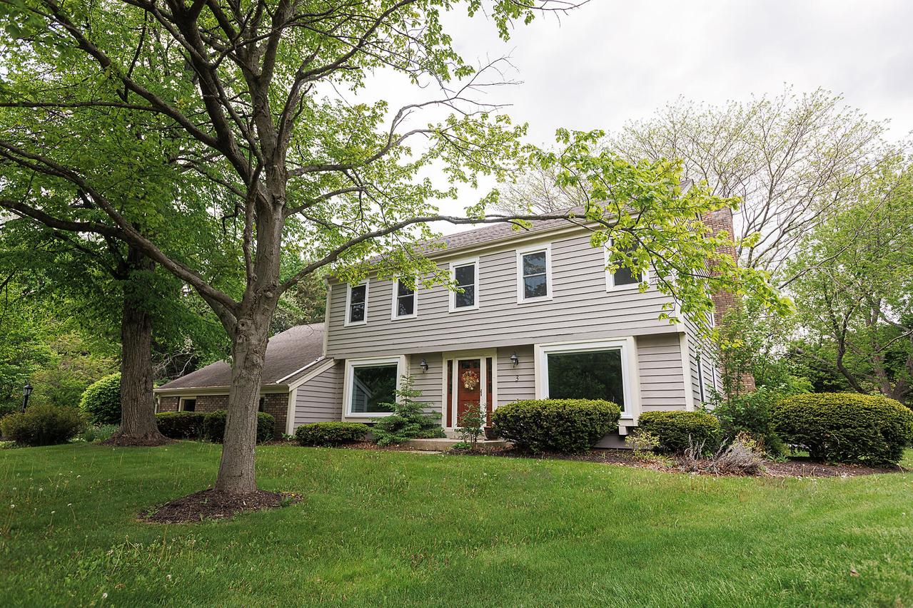 3 Birchwood Ct, Wind Point, WI 53402