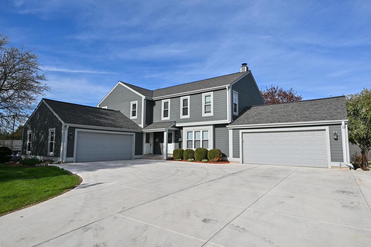 W167N11188 Queens Ct #W167N11190, Germantown, WI 53022