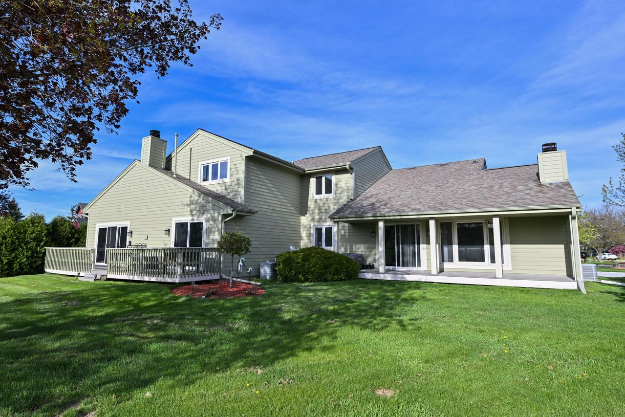 W167N11167 Queens Ct #W167N11169, Germantown, WI 53022