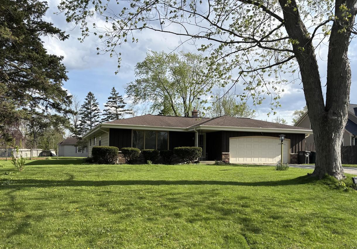 12329 W Larkspur Rd, Franklin, WI 53132