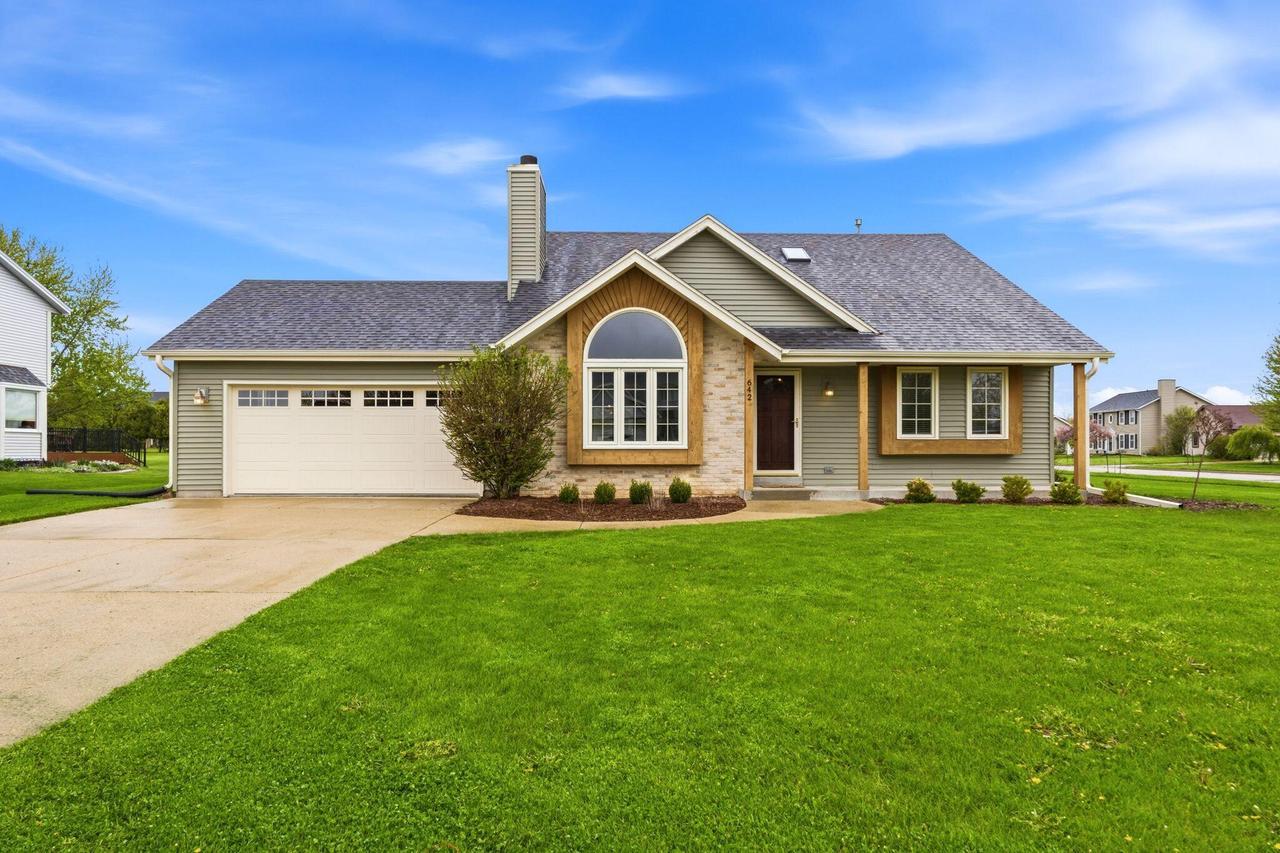 642 Small Farm Rd, Mukwonago, WI 53149