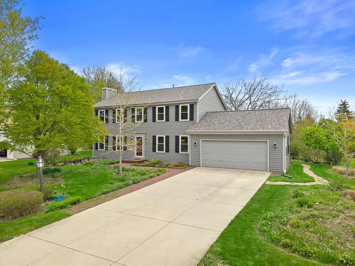 921 E Park Blvd, Oak Creek, WI 53154