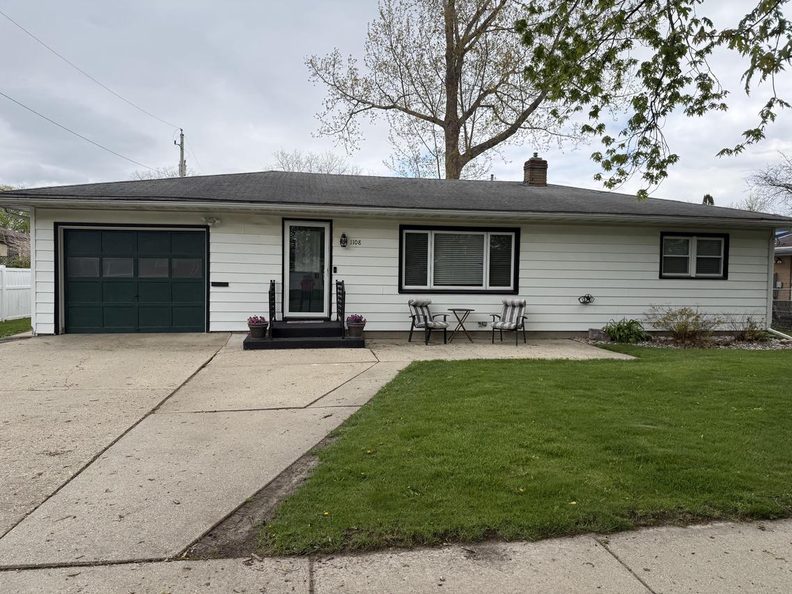 1108 Mayfair Dr, Janesville, WI 53545