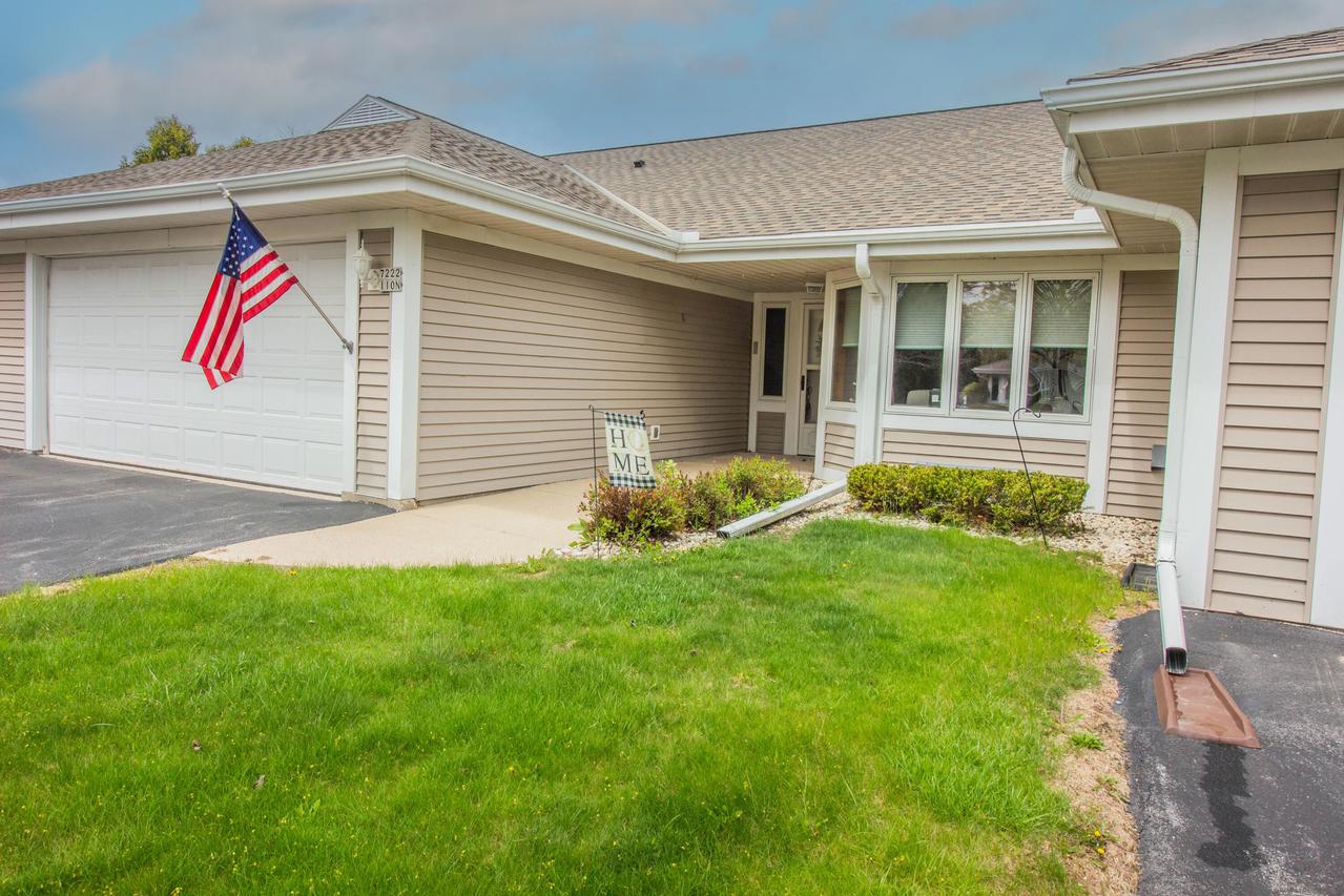 7222 W Mequon Sq. #2, Mequon, WI 53092