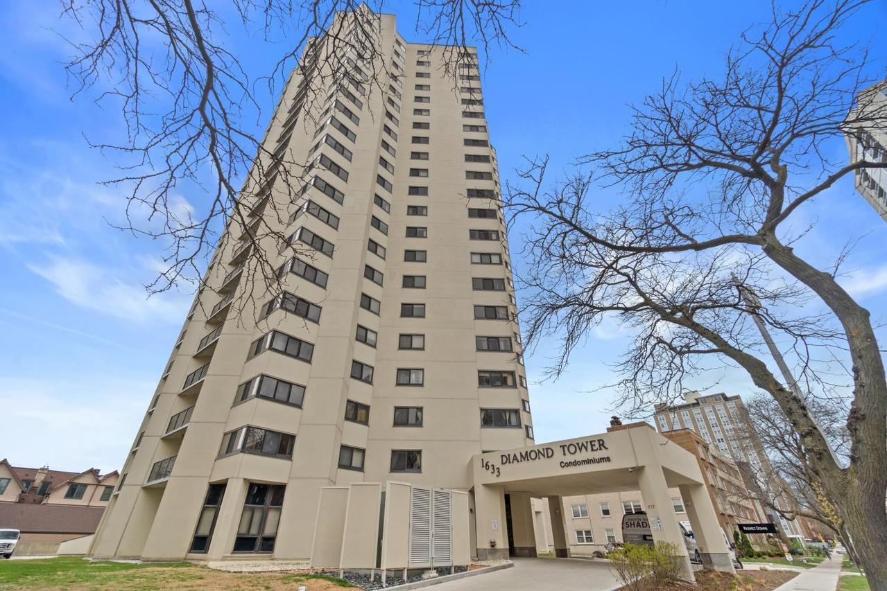 1633 N Prospect Ave #4C, Milwaukee, WI 53202