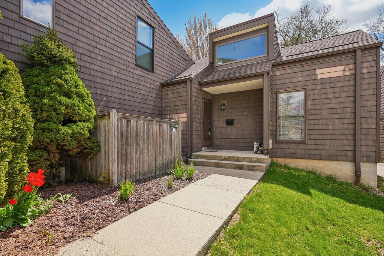 9270 N 70th St #6, Milwaukee, WI 53223