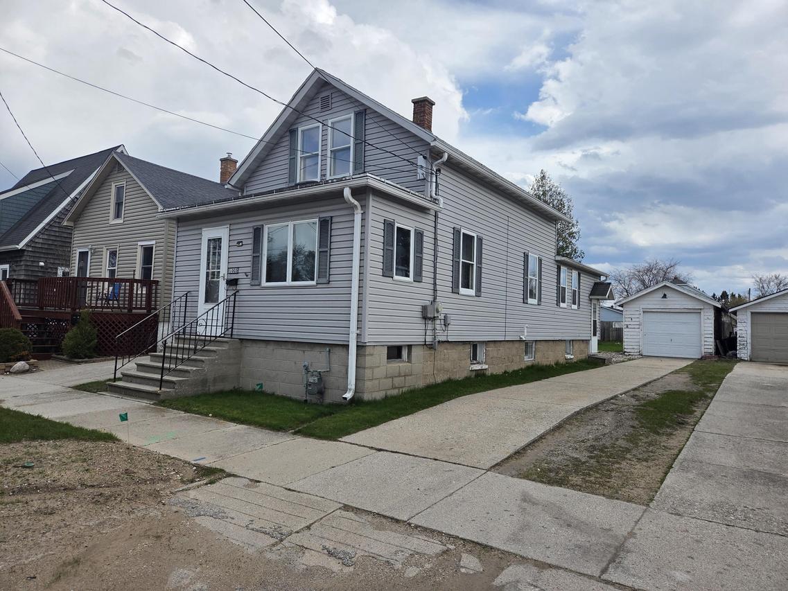 1005 19th St, Two Rivers, WI 54241