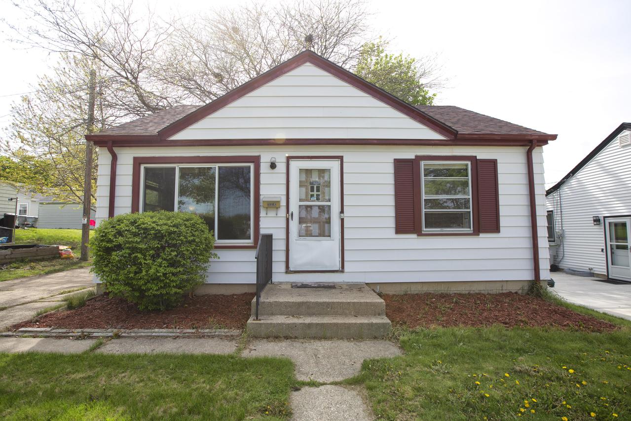 3559 S 1st Pl, Milwaukee, WI 53207