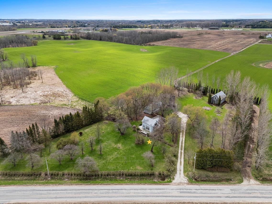 7047 W Custer St, Manitowoc, WI 54220