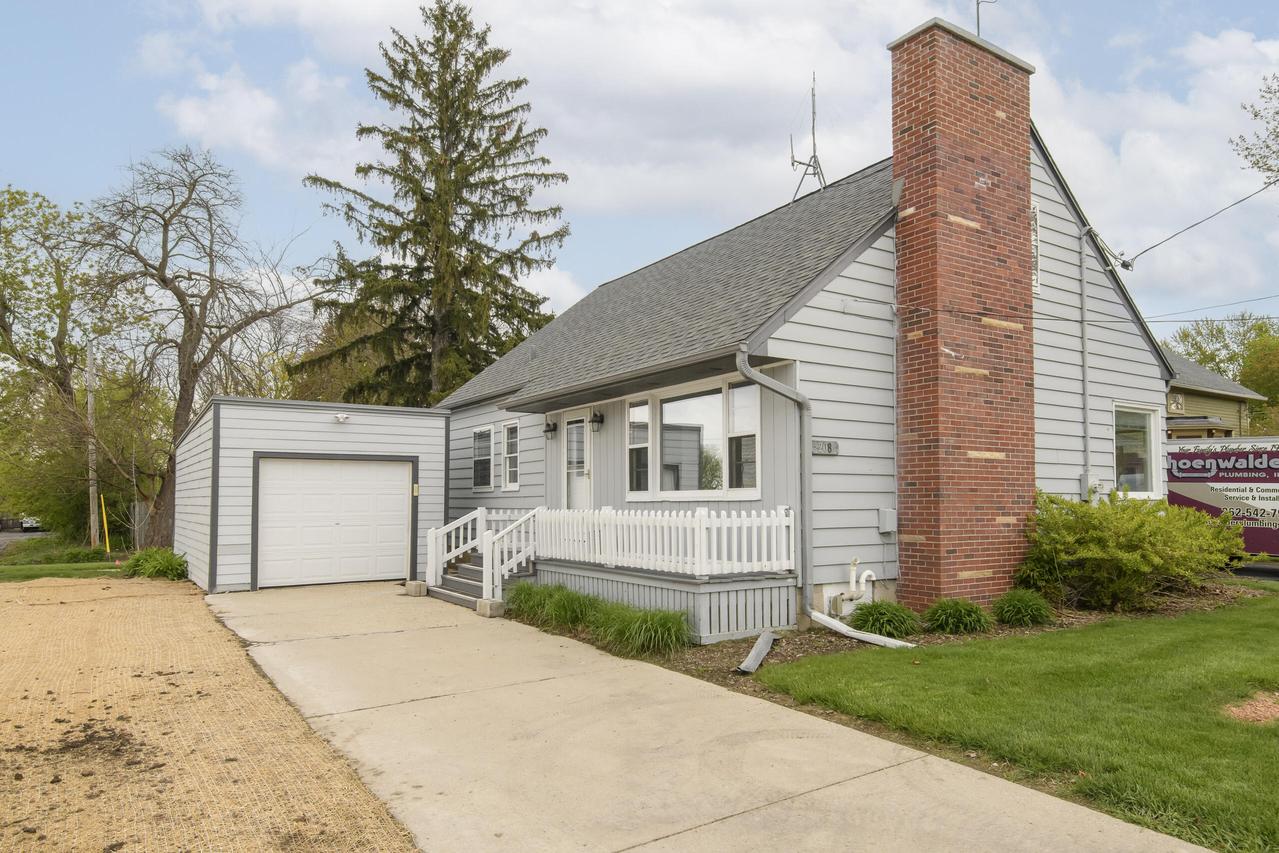 208 Wright St, Waukesha, WI 53186