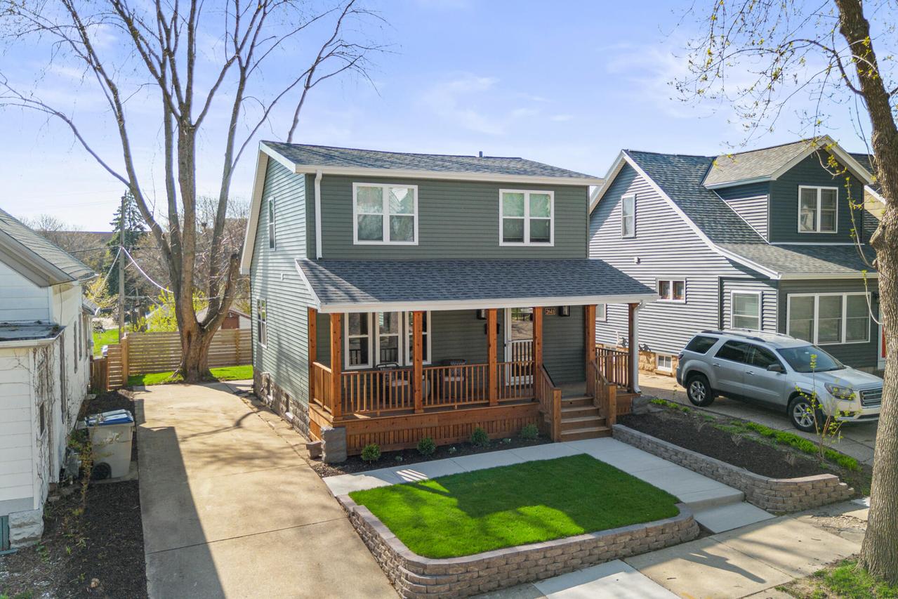 2611 S Austin St, Milwaukee, WI 53207