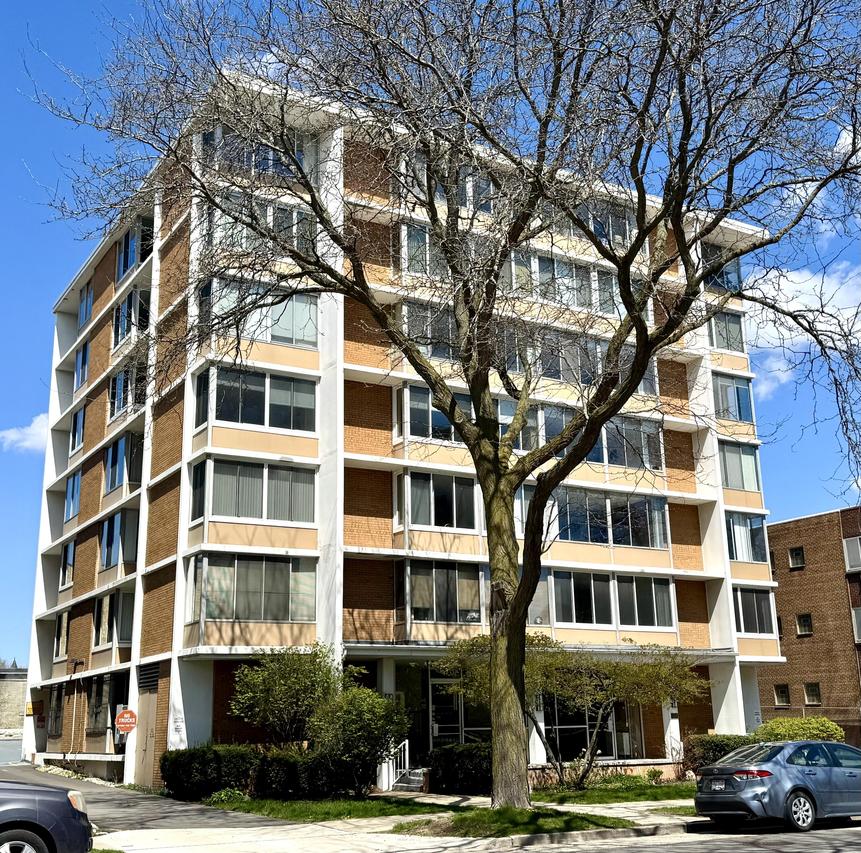 1409 N Prospect Ave #703, Milwaukee, WI 53202