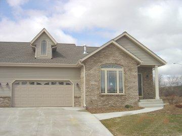 104 Meehan Cir, West Bend, WI 53095