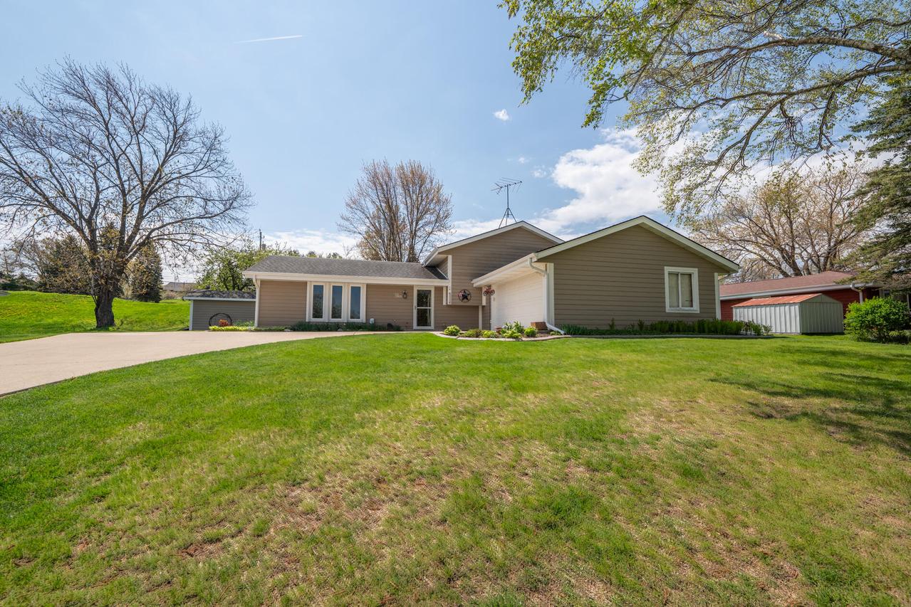 N97W21763 White Horse Dr, Germantown, WI 53017
