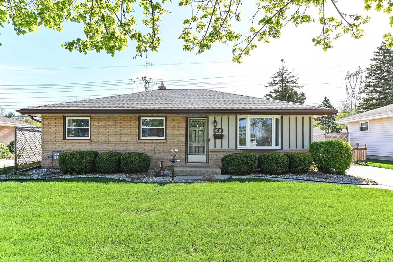5416 S Elaine Ave, Cudahy, WI 53110
