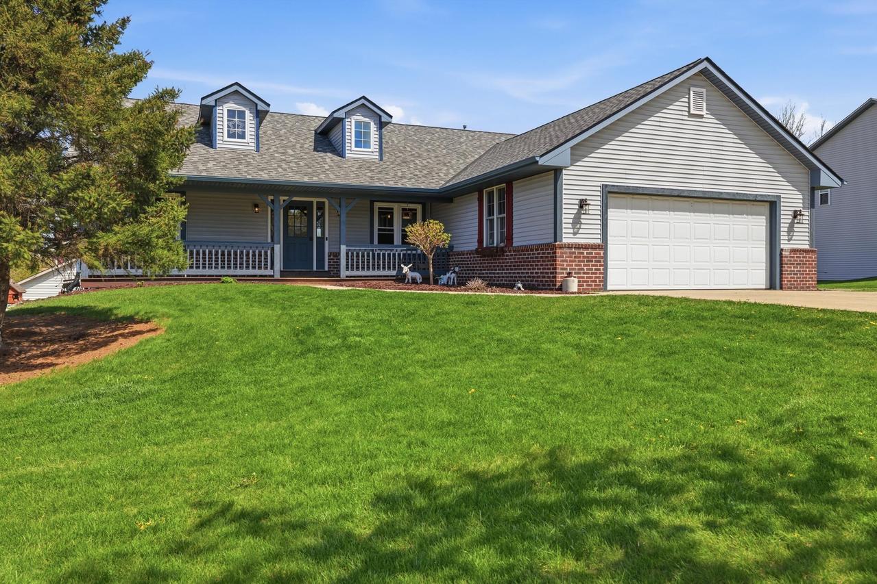 1140 Ellys Way, Slinger, WI 53086