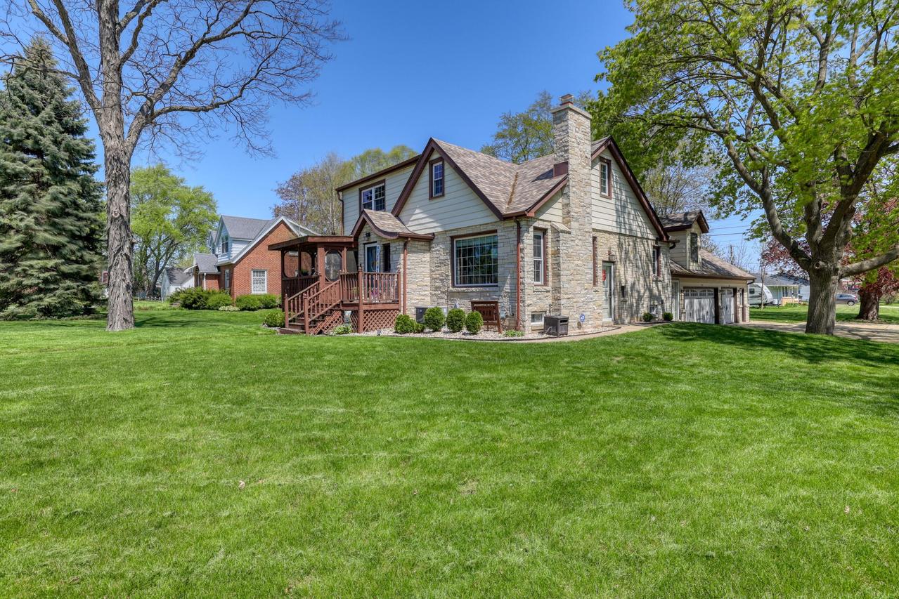 5518 S 110th St, Hales Corners, WI 53130
