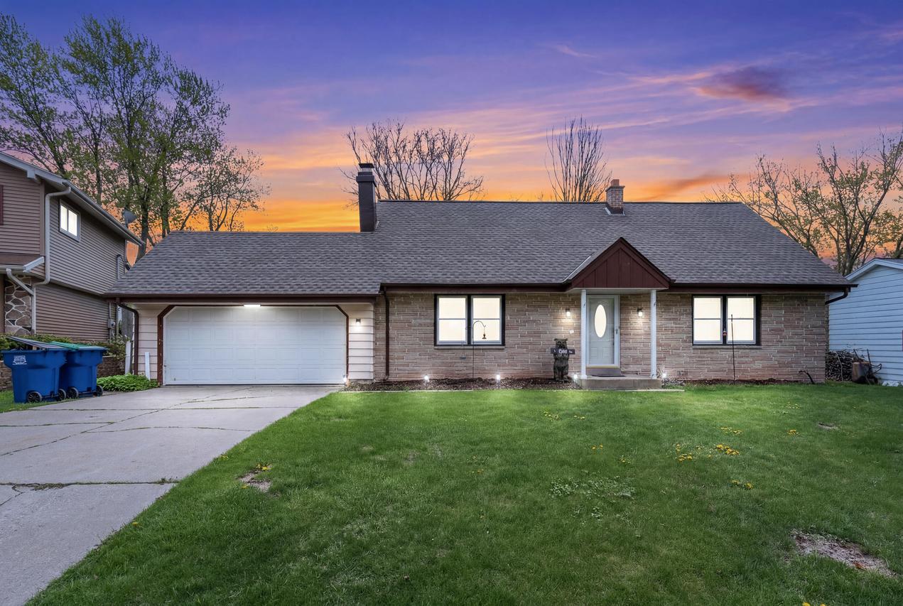 1666 Dellwood Ct., Grafton, WI 53024