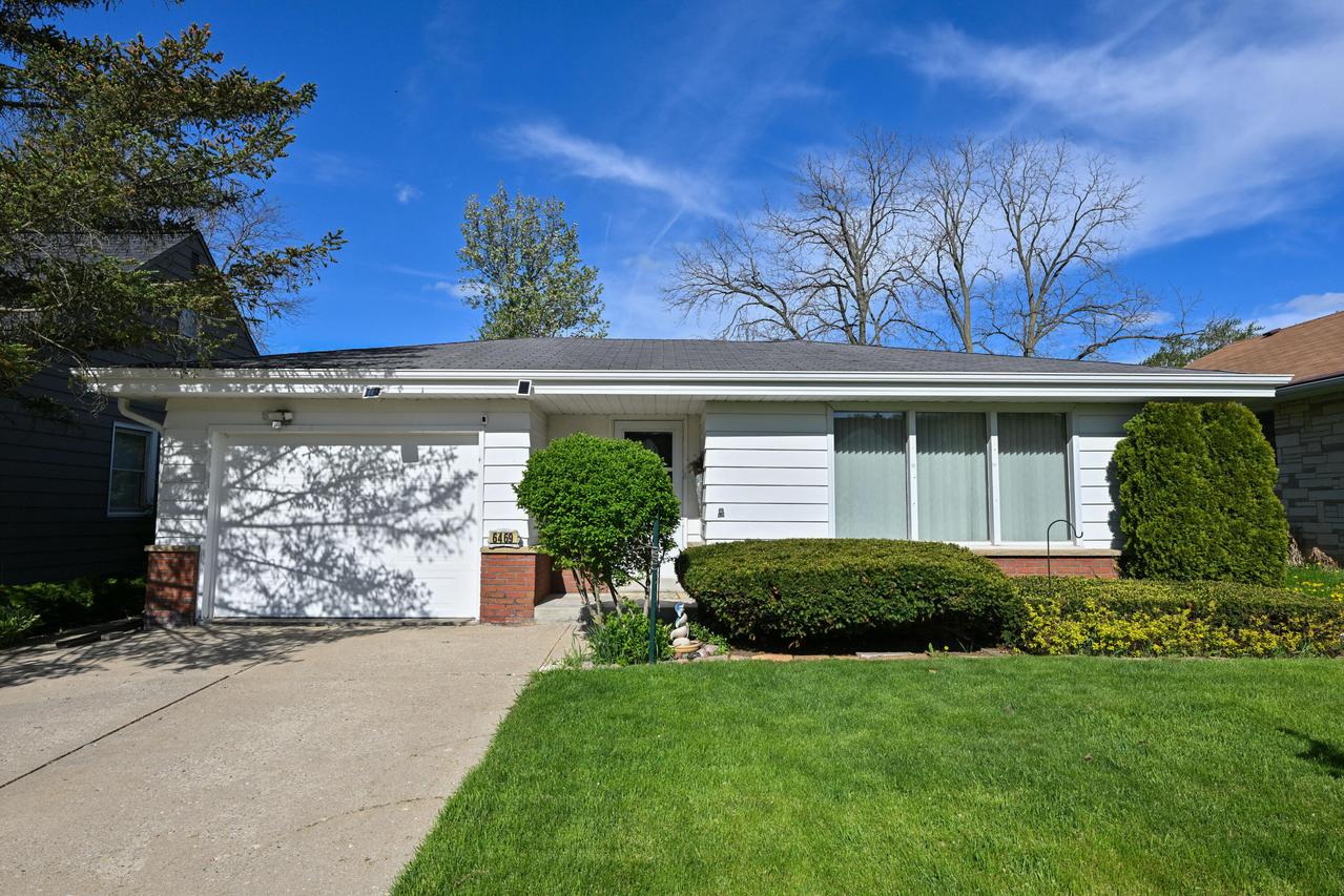6469 N Garden Grove, Glendale, WI 53209