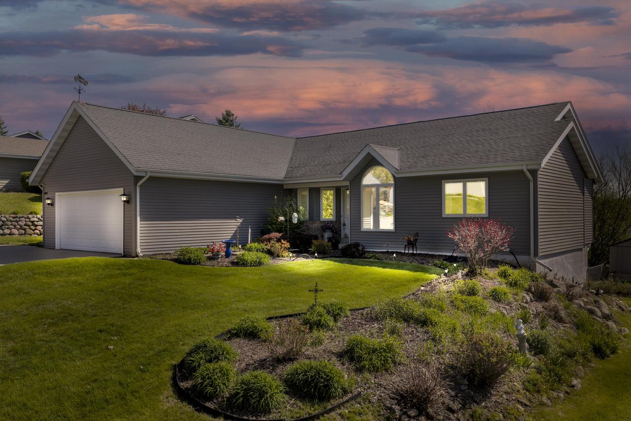 1801 Erin Ln, Waukesha, WI 53188