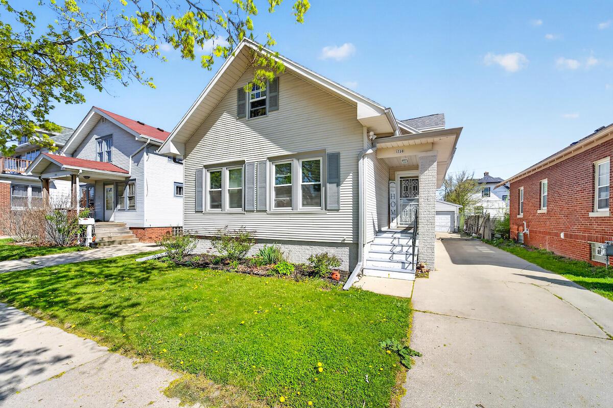 1238 Romayne Ave., Racine, WI 53402