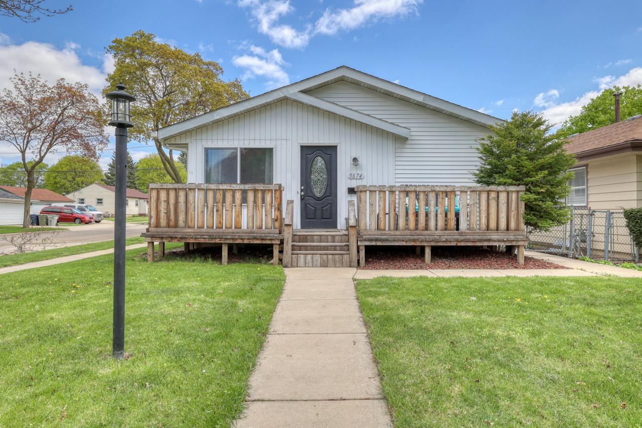 5674 N 79th St, Milwaukee, WI 53218