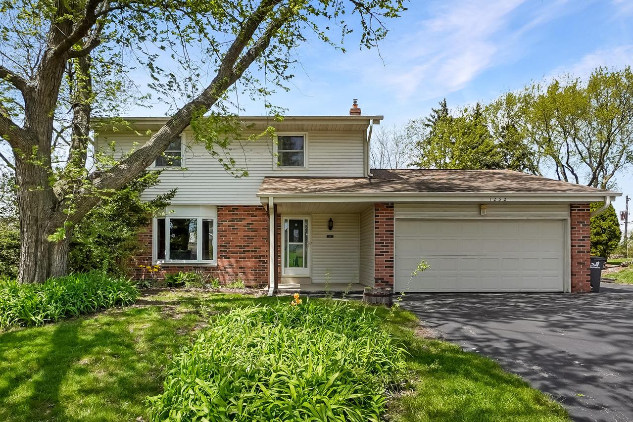 1232 Chippewa Dr, Waukesha, WI 53186