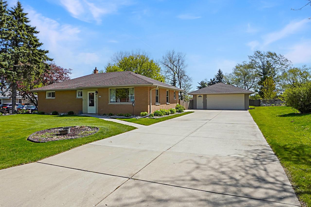 4266 S 78th St, Greenfield, WI 53220