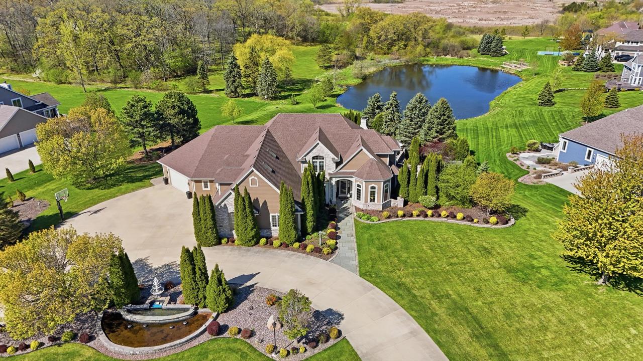 5924 Stefanie Way, Caledonia, WI 53108