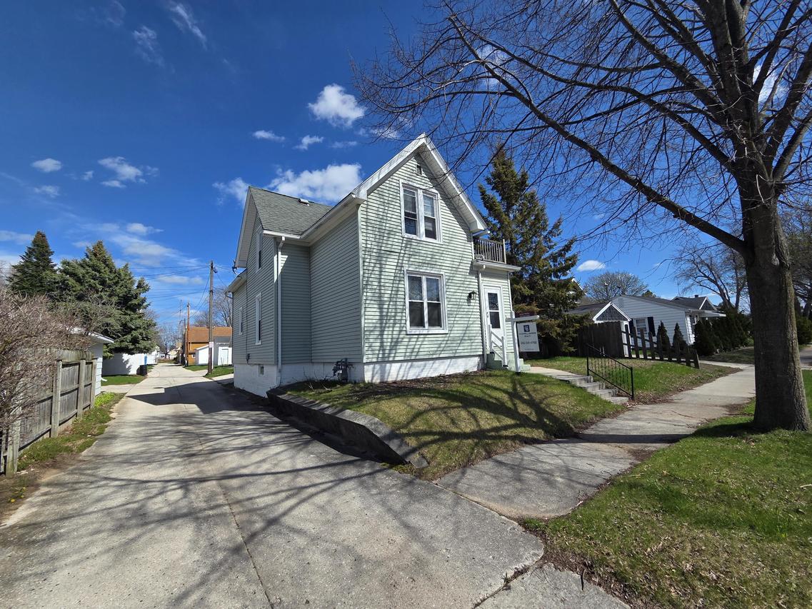 2317 S 9th St, Sheboygan, WI 53081