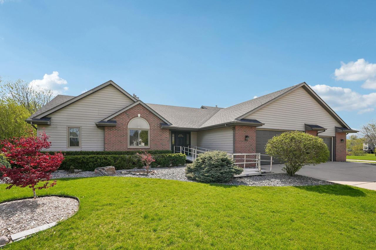 8108 E East Ridge, Pleasant Prairie, WI 53158