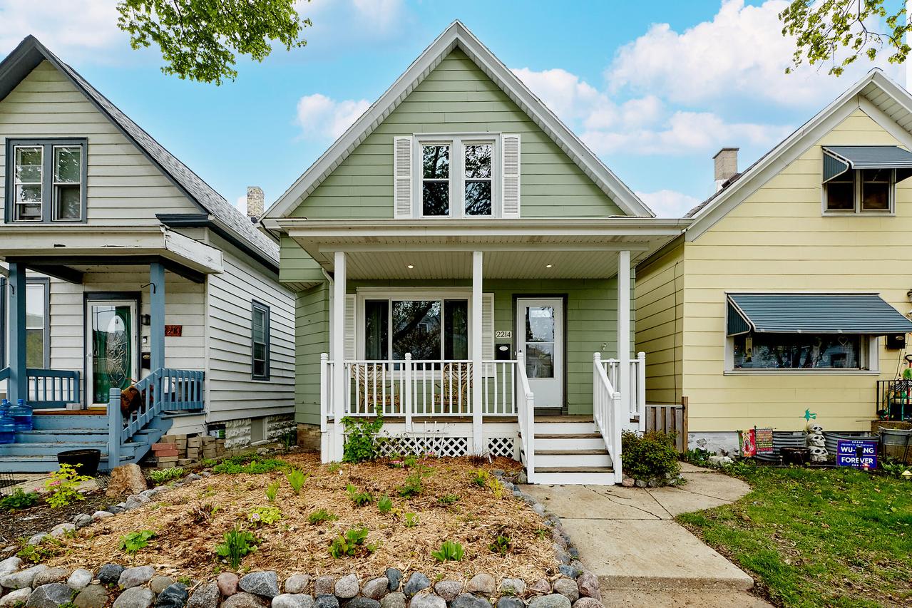 2214 S Woodward St, Milwaukee, WI 53207