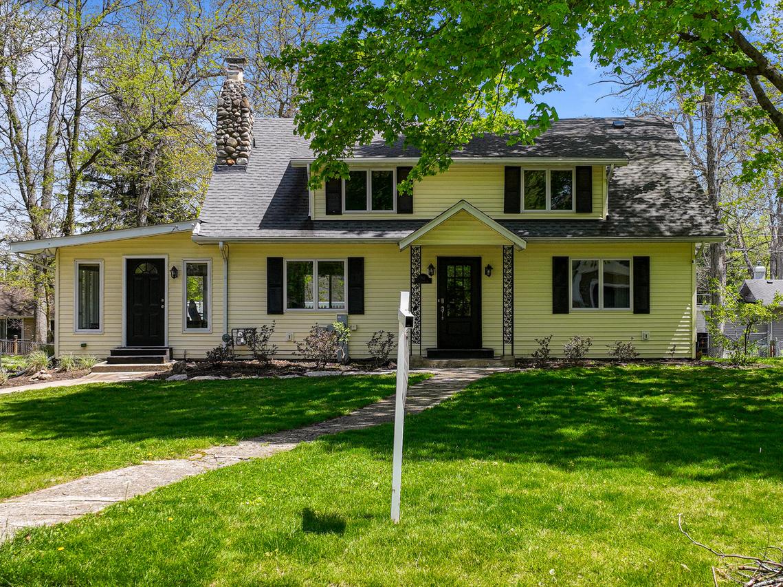 821 Van Slyke Dr, Fontana, WI 53125