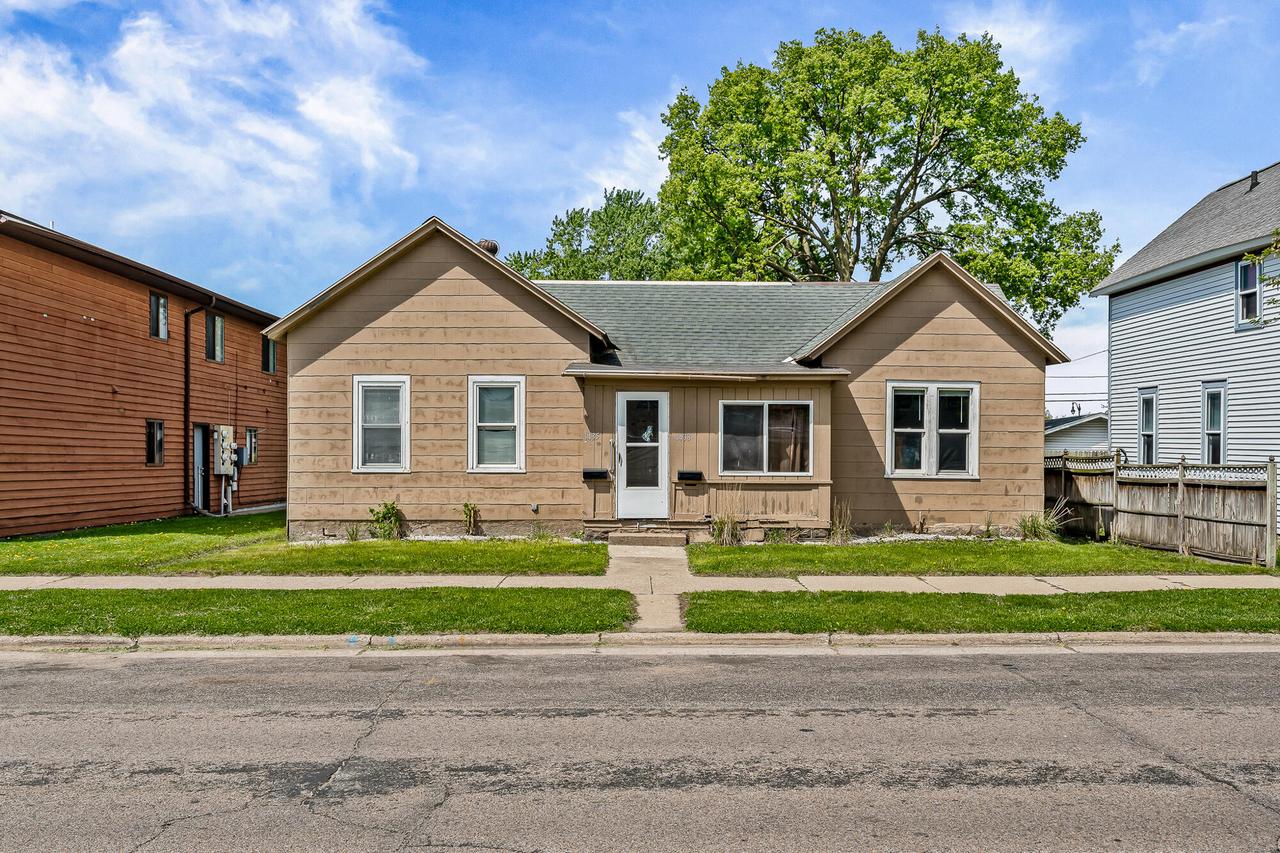 1433-1435 Caledonia St, La Crosse, WI 54603